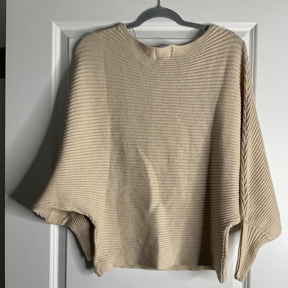 Pinque Ribbed Sweater - Medium - Note Callout - Picture 2 of 5